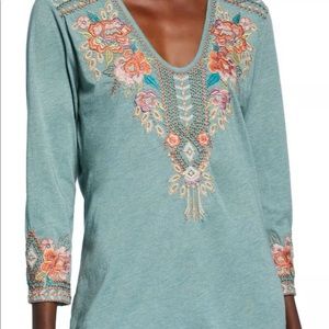 Beautiful embroidered Johnny Was vneck